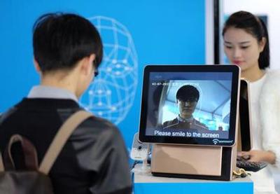 上海机场试点“人脸识别”登机，一秒通行体验未来科技